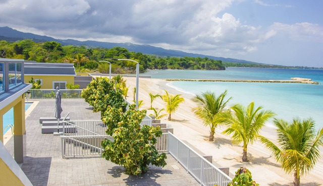 ESCAPE EVERYTHING WITH THIS LUXURIOUS OCEAN VACATION VILLA