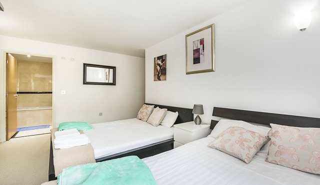 EXCEL EXECUTIVE 2BEDROOMS 2 BATHROOM SLEEPS UP TO 8