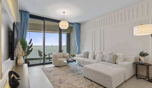 Exceptional high floor 3bed apartment by Suiteable