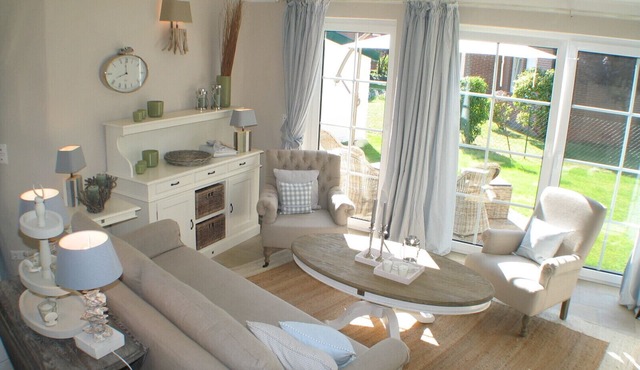 Exclusive apartment with garden and fireplace near the beach