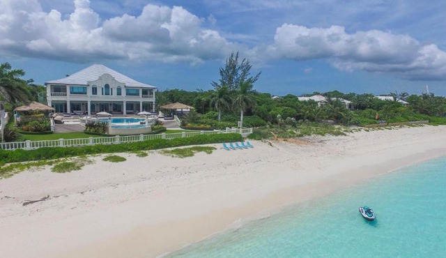 EXCLUSIVE BEACHFRONT MANSION 9 BR (VILLA C)