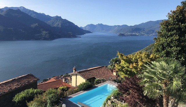 Exclusive country house with beautiful garden and breathtaking views