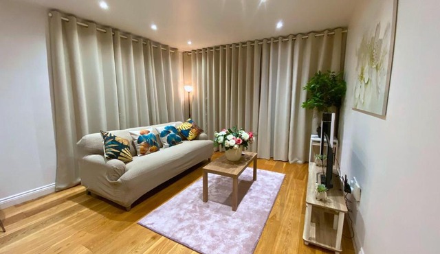 Executive North London Southgate Serviced Apartment - Contractors Ready
