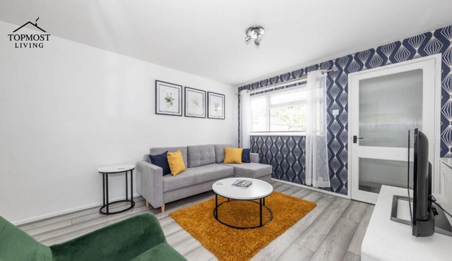 Executive One Bedroom Maisonette - Garden Access & Free Parking - Prime Location