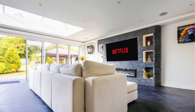 Exquisite 4-bed home in Northwood | Wifi and Parking
