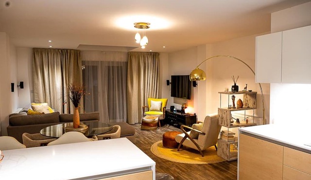 Exquisite cozy house, close to Train Station and amenities