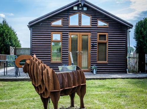 FAIRVIEW FARM Holiday Accommodation 14 Luxury Lodges,Cabins,Dog Friendly,Hot Tub Hire,Couples, Families,Hen Do,Brides,Bridesmaids,Wedding Guests,Retreat,Sleeps 2-70 in Ravenshead,Nottingham near Sherwood Forest,Games Rooms