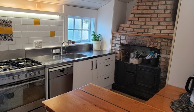 Fairytale Cottage in Thorndon - The original tiny house!