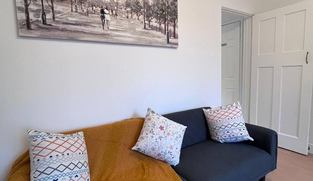 Family-Friendly 2BR Home Ideal for Hospital Stays & Business
