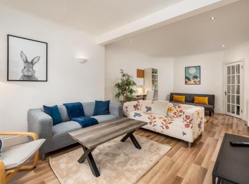 Family Friendly 3 Bed Home In Pinner Pets Welcome - Pass the Keys