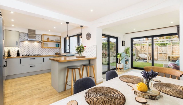 Family Friendly 3 Bed Home - Pass the Keys