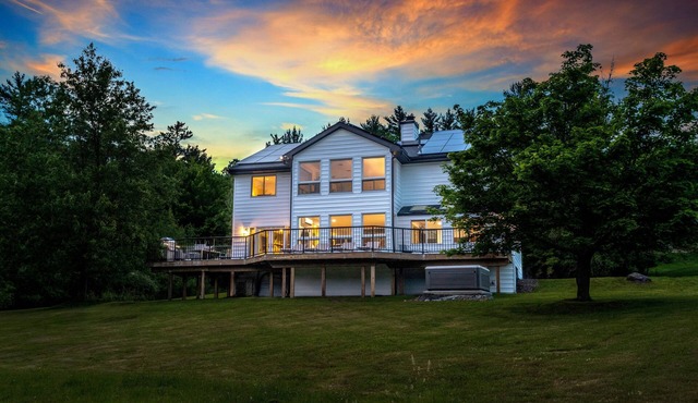 Family Friendly | Hot Tub, Sauna & Sunset Mountain Views