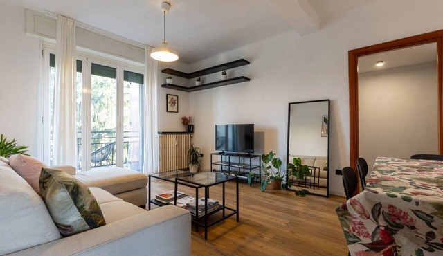 Family Friendly & Spacious w/Balcony near Station