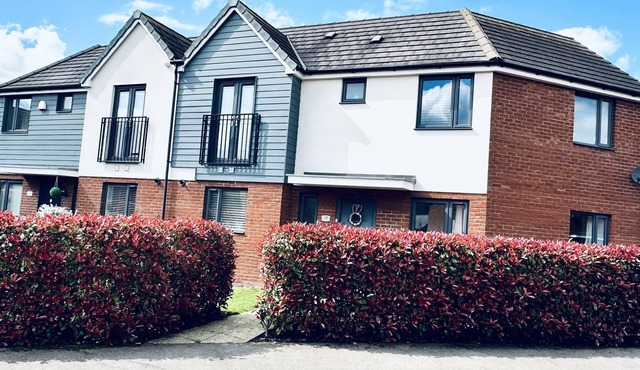 Fantastic, pet friendly 3 Bedroom House in Bedford