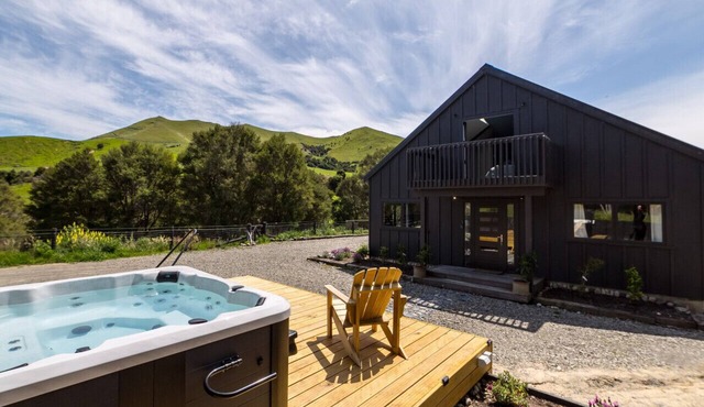 Farmhouse Retreat, Longbush