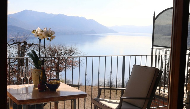 Finca Cascina Borchina: "VIOLETTA" country estate, relaxation, tranquility, dream lake view, organic