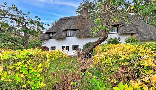 Finest Retreats | Chocolate Box Cottage