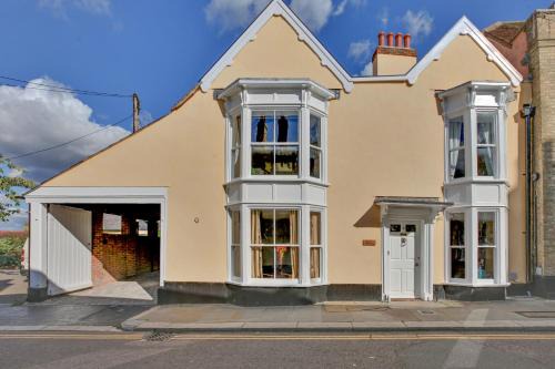 Finest Retreats - Josua, Maldon
