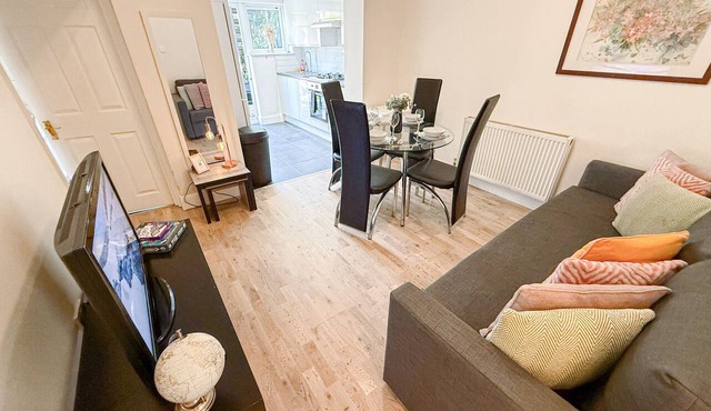 Finsbury Park 1BR Apt w/Garden, Parking | Arsenal