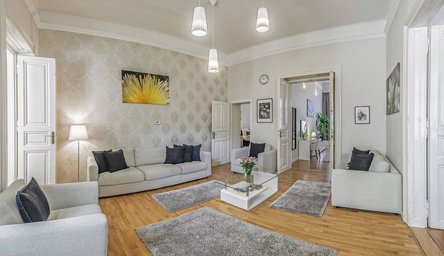 First Class Apartment - 160 sq.m, 4 Bedrooms + 4 Bathrooms, in centre