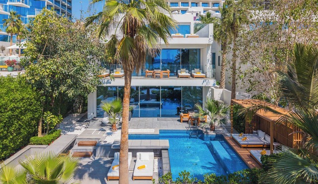 FIVE Palm Beachfront Villa -Private Pool & Jacuzzi