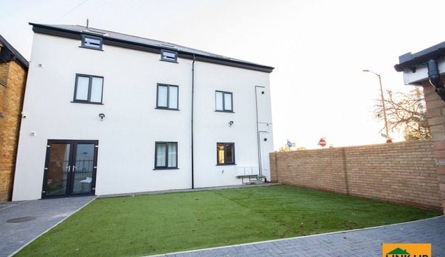 Flat 1, Holden Court
