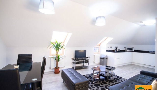 Flat 6, Holden Court