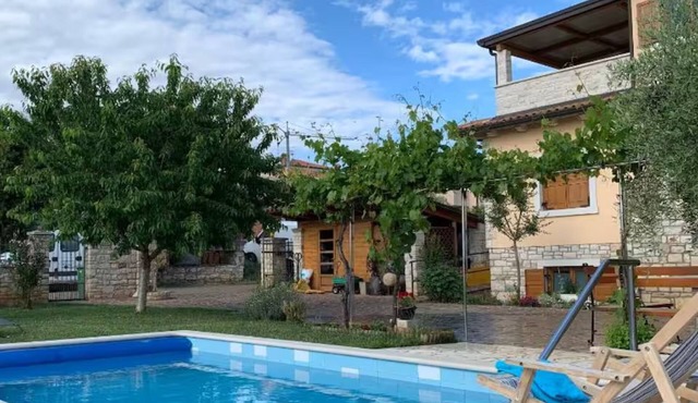 Flat with shared pool in Fiorini