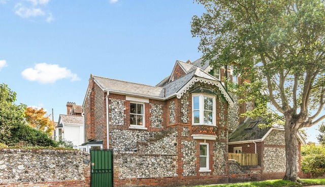 Flint Cottage – 3 mins to beach