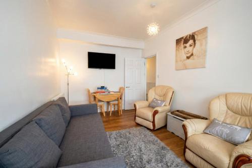Forton Central Gosport Group Townhouse 3 bed slp 9