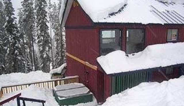 Four Bedrooms Plus Den in Snow Pine Estates
