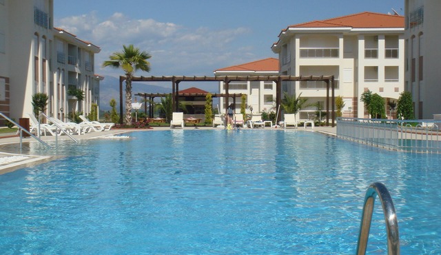 FOUR SEASONS I -10 guarantees a wonderful holiday in an exclusive gated communit