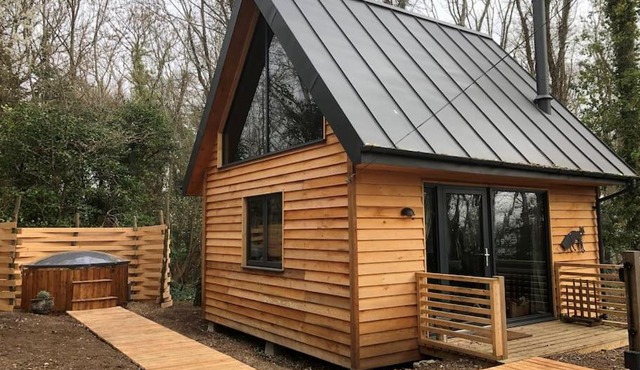 Foxes Hollow - Woodland Cabin - Alfriston