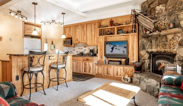 Free Shuttle Ride to Keystone Slopes |Sauna |Gas Fireplace |Recently Renovated