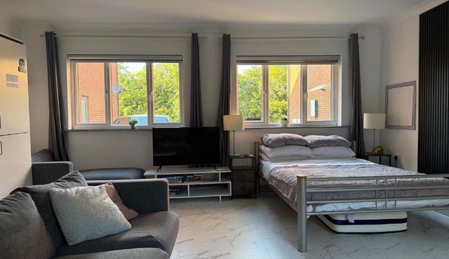 Fully Detached Studio Annexe with King Bed for 2 & Sofa Bed for 2