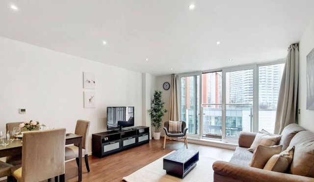 Fully Serviced Two Bed Apartment by ExCeL & O2