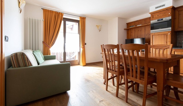 Funivia 1 - Two Bedroom Apartment, Sleeps 6