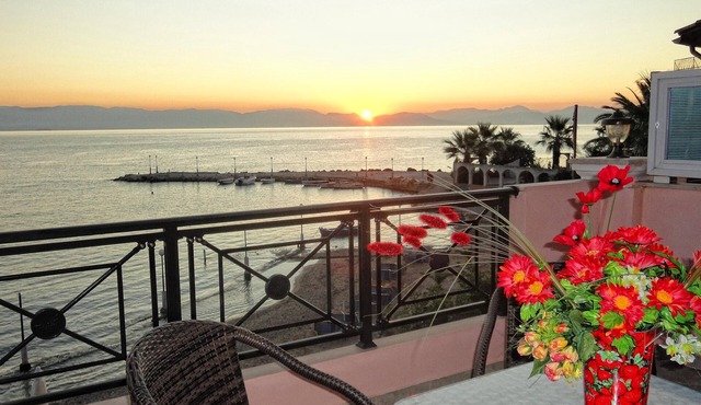 Galini Sea Apartment 3 at the Beach with Wi-Fi, A/C & Garden