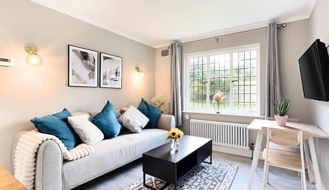 Garden Flat, Walnut Tree House