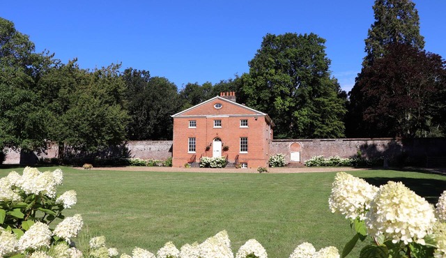 Garden House at Woodhall Park | Sleeps 8