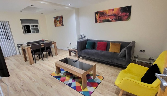 Garland Modern Spacious Apartment With Garden, Edgware