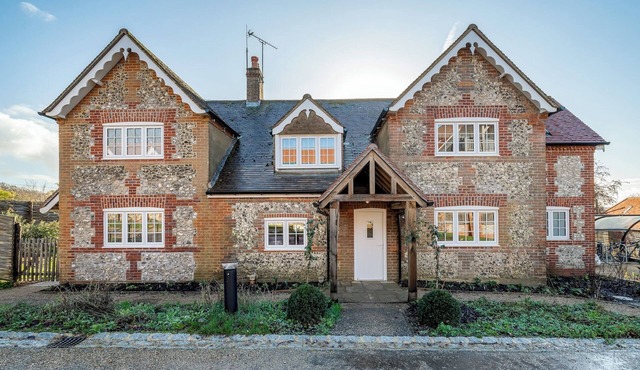 Garsington Studios Chilterns Farm House - Pass the Keys
