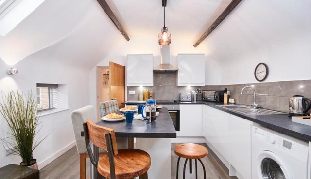 Gateway Mews - Self Check-In, Self-Catering Apartments Near EMA