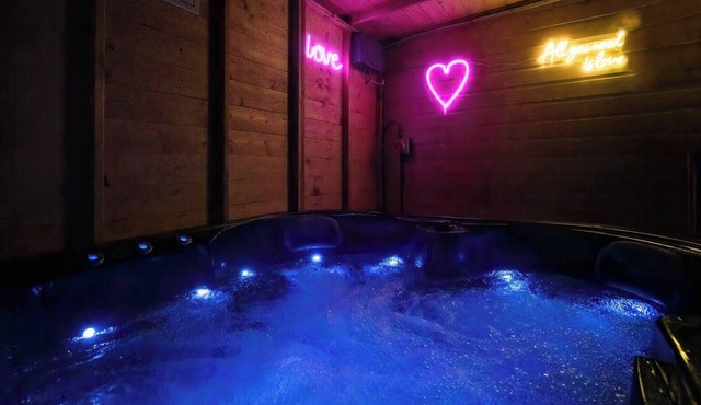 Get Away Home With Hot Tub Sleeps 4