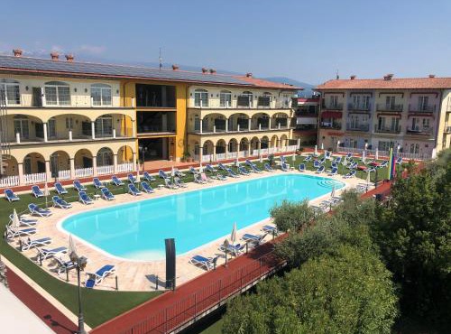 Giardino dei Colori 212 Pool and family friendly