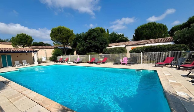 Gîte 'Le Murier Platane' with Shared Pool, Wi-Fi & AC - Heike & Didier