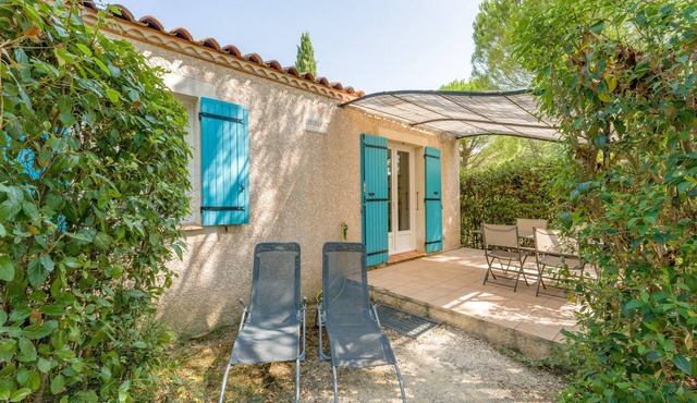 Gîte 'Le Pin Parasol' with Shared Pool, Wi-Fi & Air Conditioning by Heike and Didier