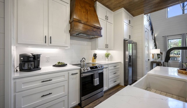 Glamping Creekside|Hot Tub|3 Decks|Sleeps 10