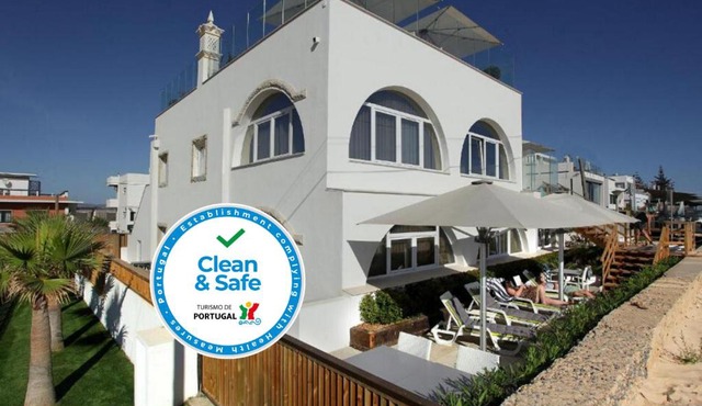 Golden Beach Guest House & Rooftop Bar