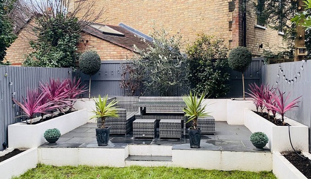 Gorgeous garden flat in Highgate with ping pong table!